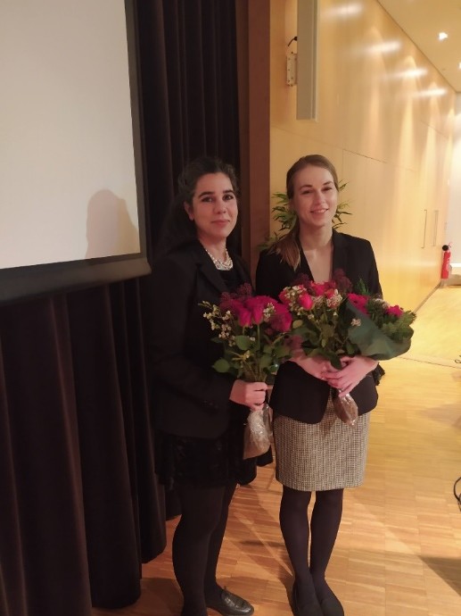Image contains Irep Gozen and Karolina Spustova both holding a bouquet of red roses and smiling